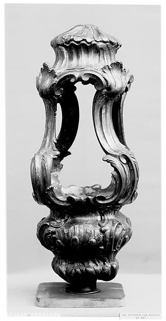 Keyhole escutcheon