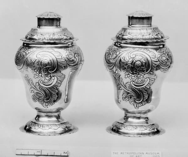 Tea caddy (one of a pair), by Christopher Jonsen