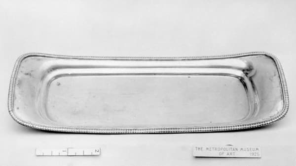 Snuffers tray, by D. & G. Holy