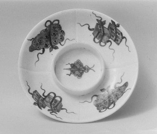 Saucer, by Saint-Cloud factory