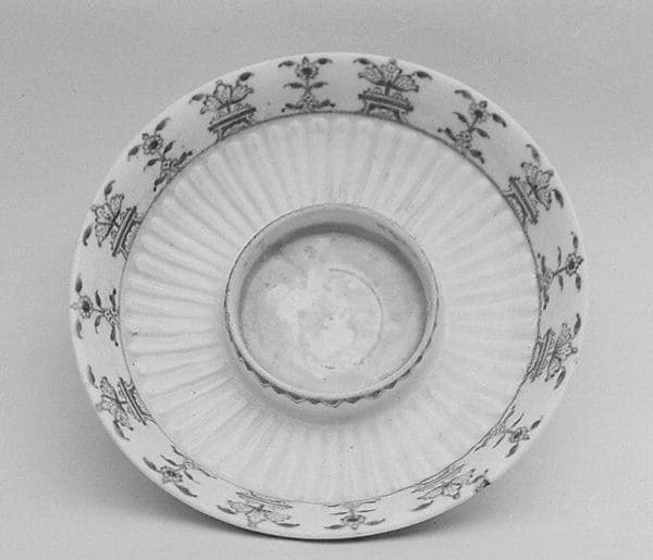 Saucer, by Saint-Cloud factory