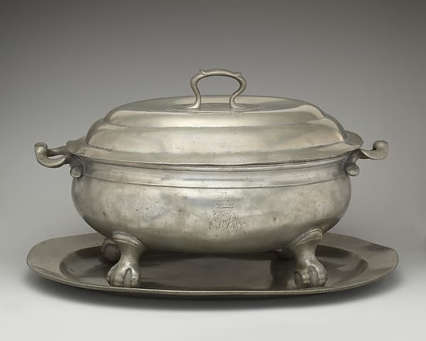 Tureen with cover and tray, by Thomas Alderson