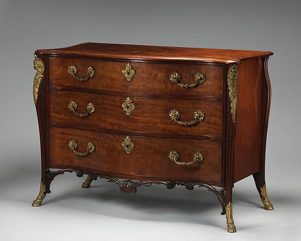 Chest of drawers, by William Vile