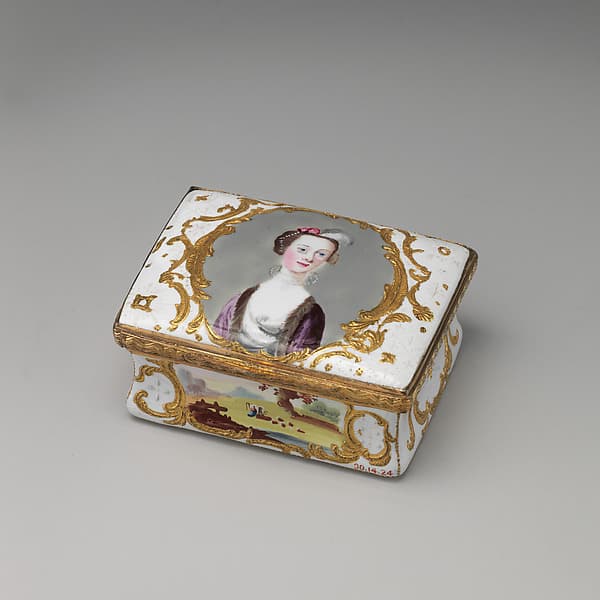 Snuffbox with portrait of an unidentified woman