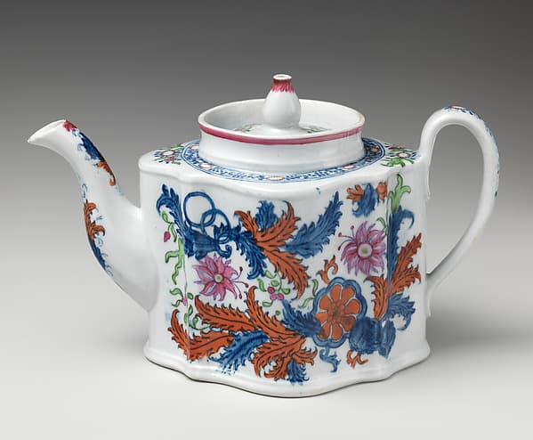 Teapot, by New Hall