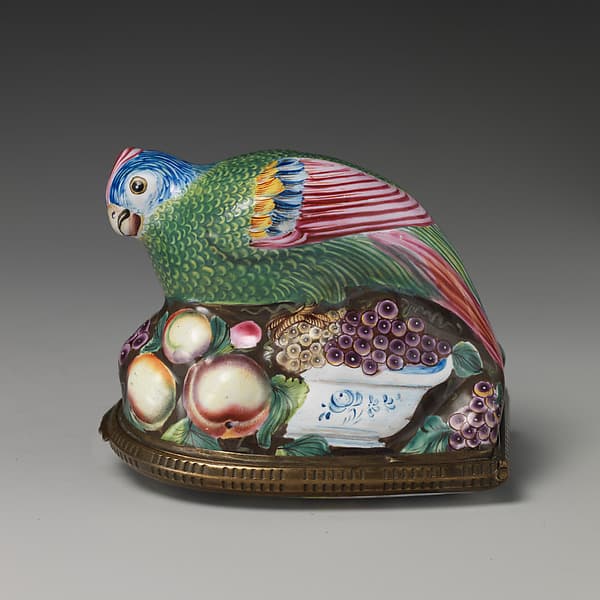 Bonbonnière in the form of a bird (parrot), by Robert Hancock