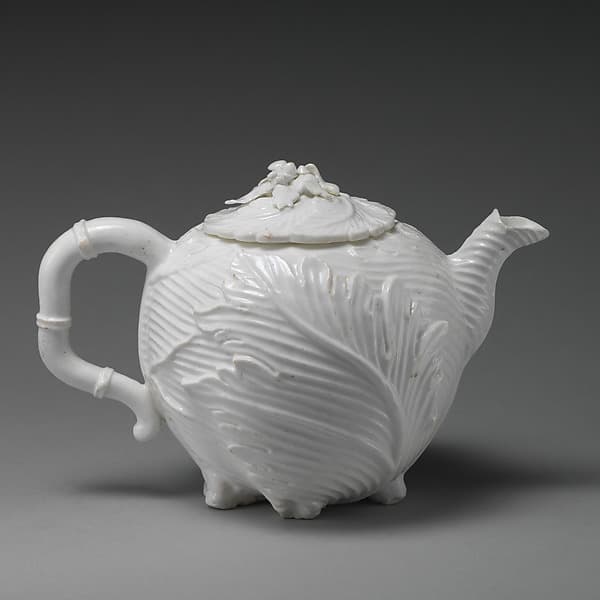 Teapot, by Chelsea Porcelain Manufactory