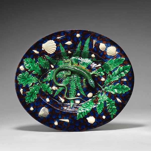 Small plate with lizard, shells, and blue and purple background, by Georges Pull