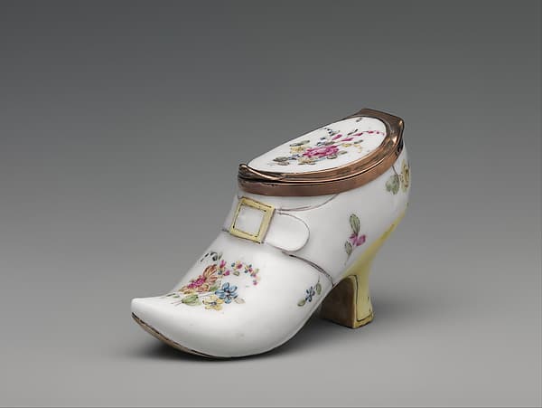 Snuffbox in the form of a slipper, by Mennecy
