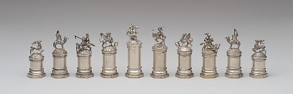 Bear and deer hunt chessmen (32) and box