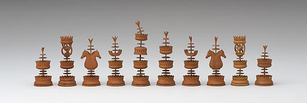 Chessmen (32) and box