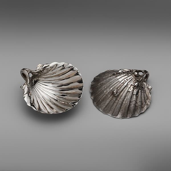 Pair of scallop-shell dishes, by Jacques-Nicolas Roettiers