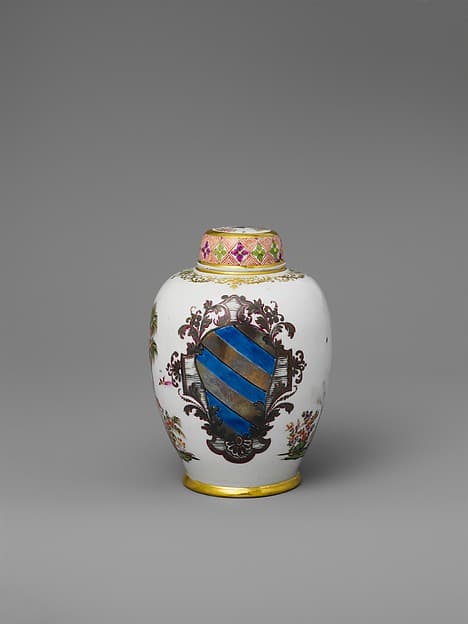 Tea caddy with cover, by Meissen Manufactory