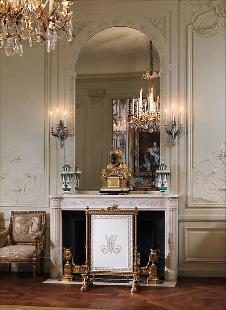 Chimneypiece