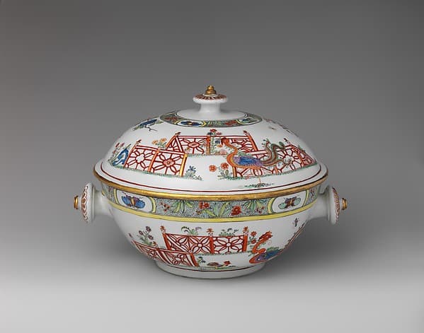 Tureen with phoenixes in landscape, by Vienna
