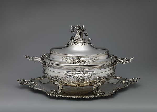 Tureen and stand, by Bernhard Heinrich Weyhe