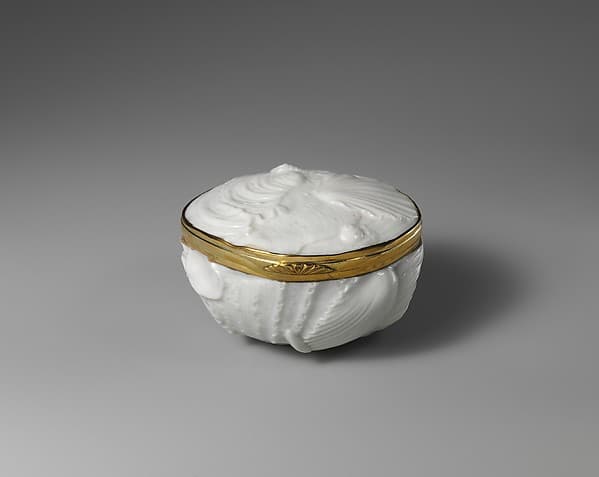 Snuffbox, by Capodimonte Porcelain Manufactory