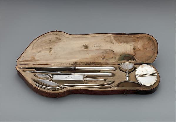 Traveling set in leather case