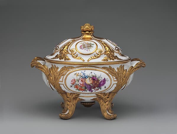Tureen with cover (Terrine épis de blé or épis en or et plateau), by Sèvres Manufactory