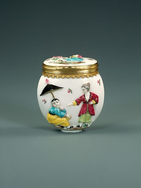 Snuffbox, by Saint James's Factory