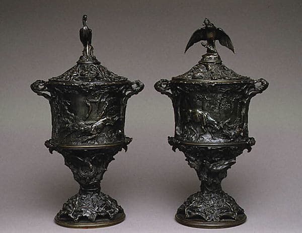 Pair of urns with covers with hunting scenes, by Pierre-Jules Mêne