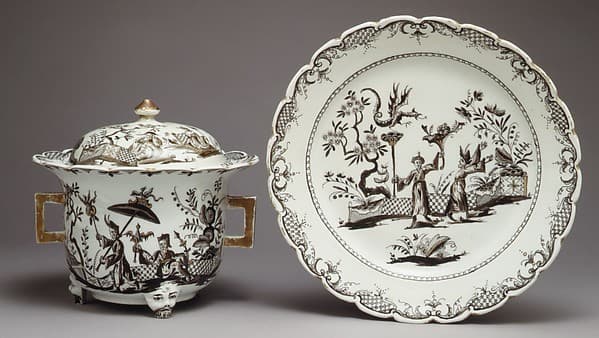 Ollio pot with cover and stand, by Vienna