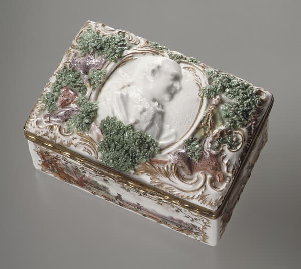 Snuffbox, by Fürstenberg Porcelain Manufactory