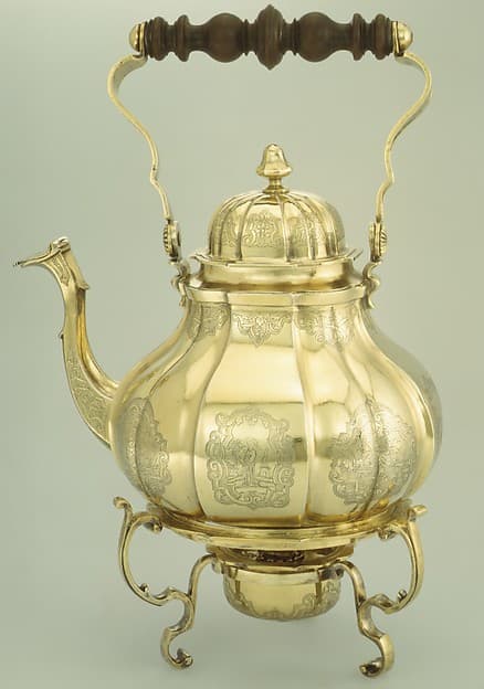 Kettle and lamp stand, by Esaias Busch III