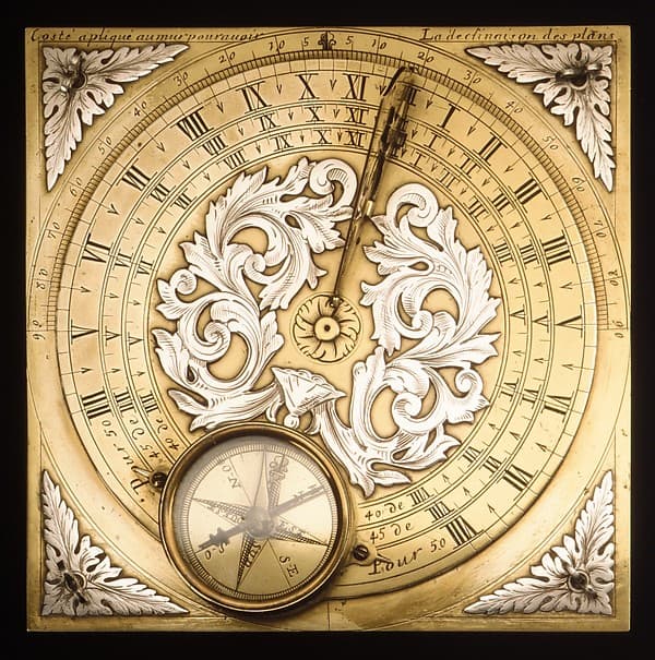 Combination portable sundial and instrument for calibrating sundials