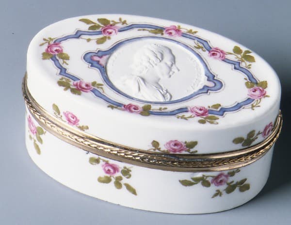 Snuffbox with portrait of Archduchess Maria Anna of Austria (1738–89), by Fürstenberg Porcelain Manufactory