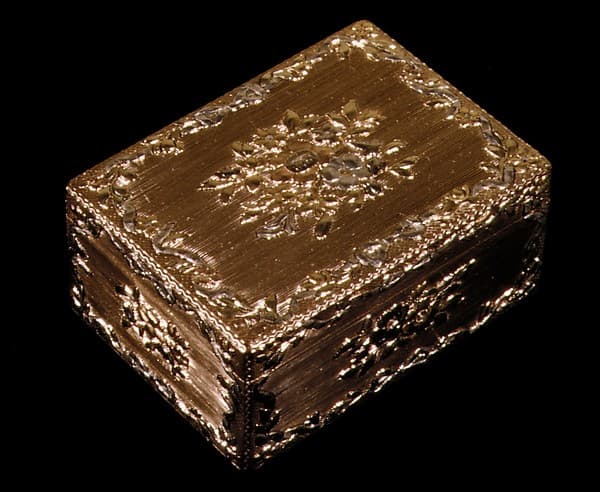 Snuffbox, by Charles Le Bastier