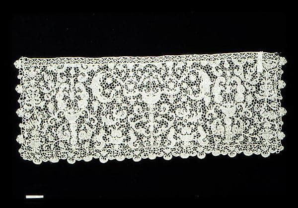 Cravat end