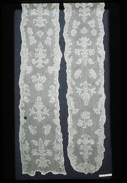 Two joined lappets