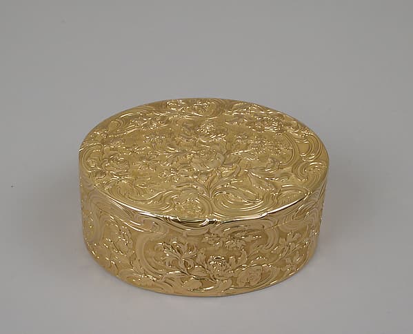 Snuffbox, by Jean Moynat