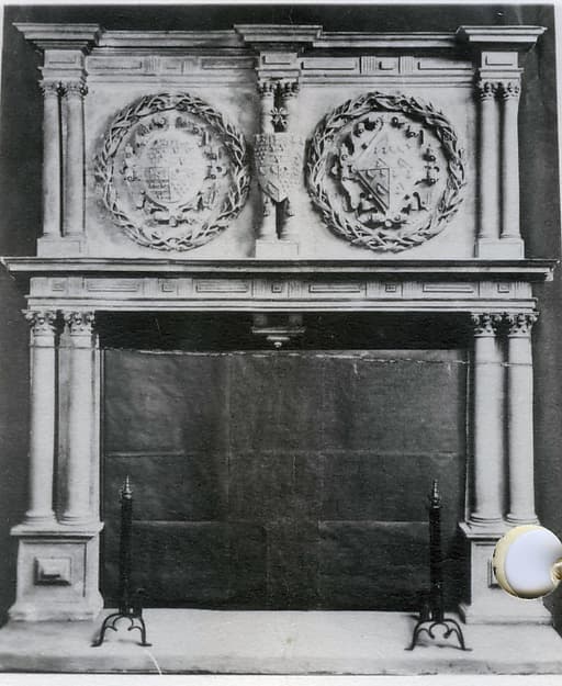 Chimneypiece