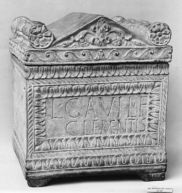 Marble cinerary chest with lid