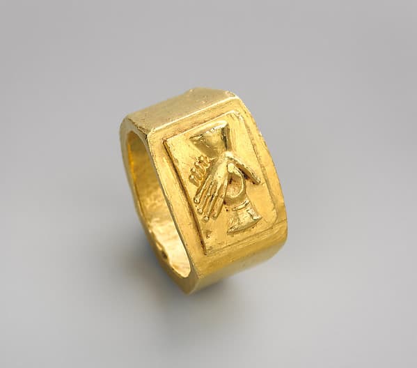 Gold finger ring