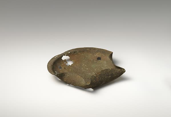 Bronze saucer-shaped lamp