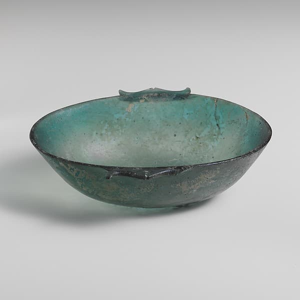 Glass oval bowl