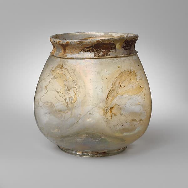 Glass beaker with indented sides