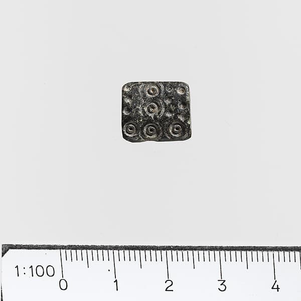 Steatite cushion-shaped seal