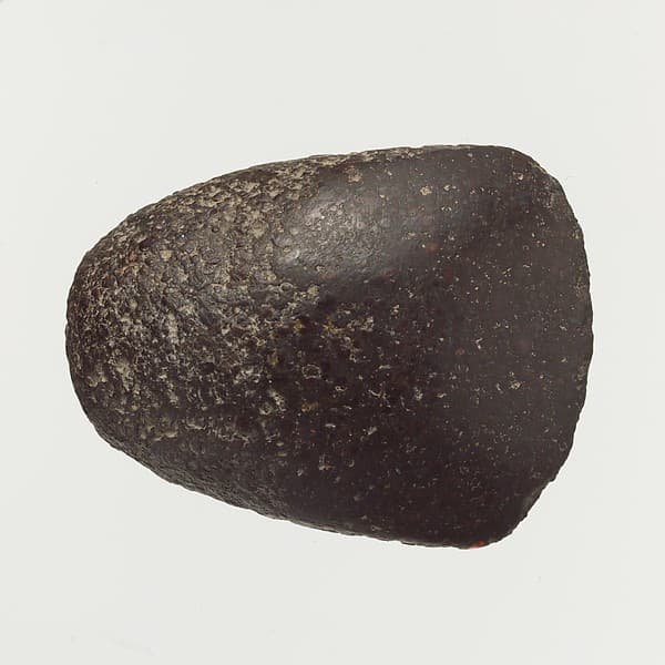 Small pisolitic bauxite axe