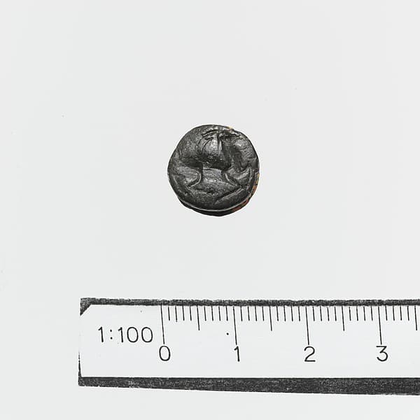 Steatite reel-shaped seal