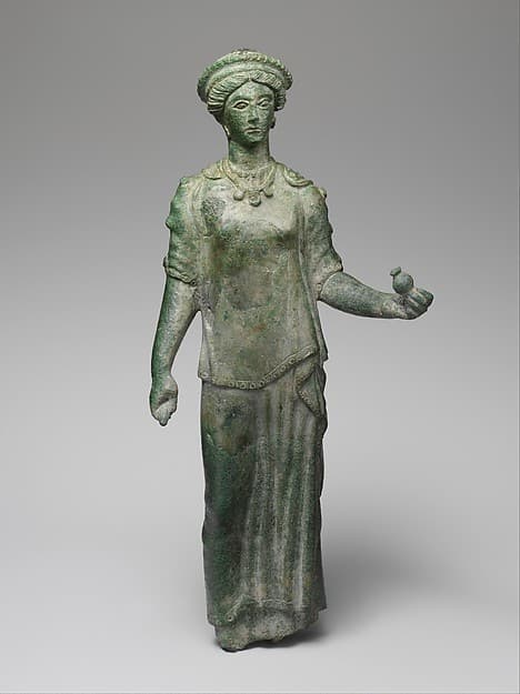Bronze statuette of a female votary