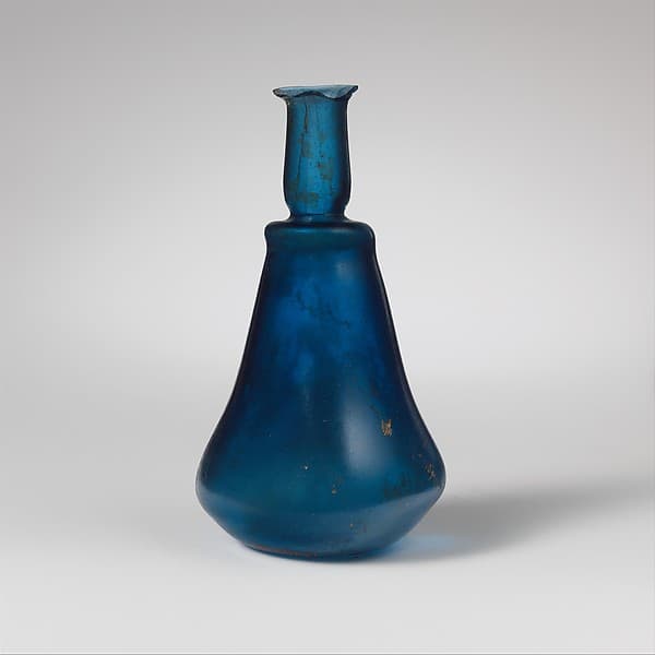 Glass carinated perfume bottle