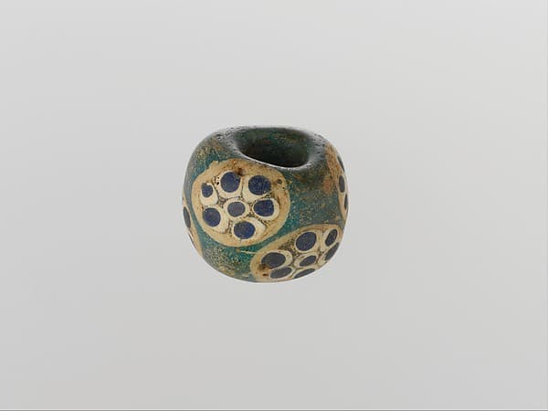 Glass compound eye bead