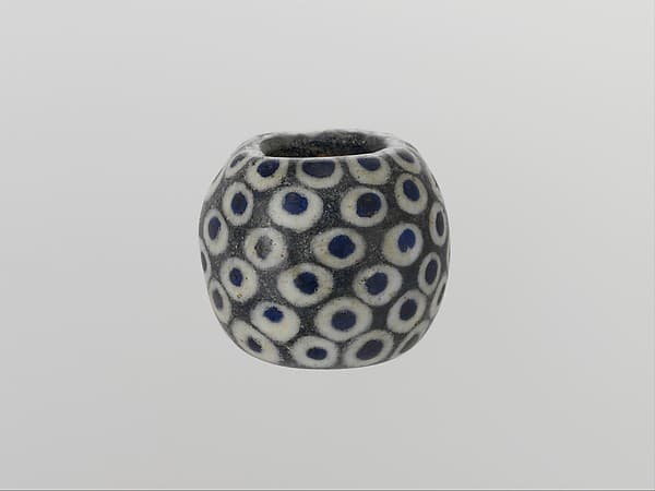 Glass eye bead