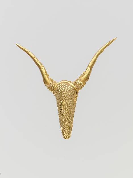 Gold pendant with granulated ornament