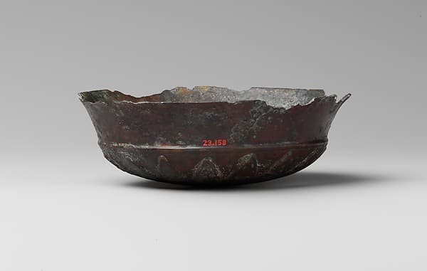 Bronze phiale (libation bowl) with rosette on the bottom