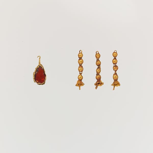 Gold pendant with garnet and three gold tassels